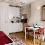 Beautiful cosy flat in Saint Germain des prés - G21B