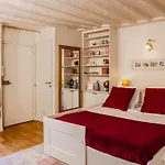 Beautiful cosy flat in Saint Germain des prés - G21B